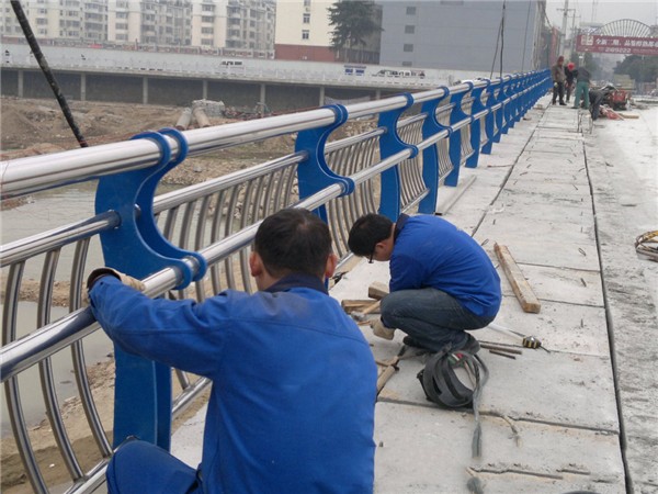 周口不锈钢桥梁护栏除锈维护的重要性及其方法